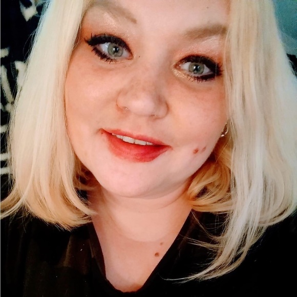 Meet your Posher, Nicole - Picture 7 of 8